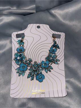 eye candy Turquoise Floral Crystal Bib Necklace